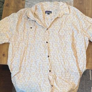 Patagonia Men's Beige Floral Button Down Shirt